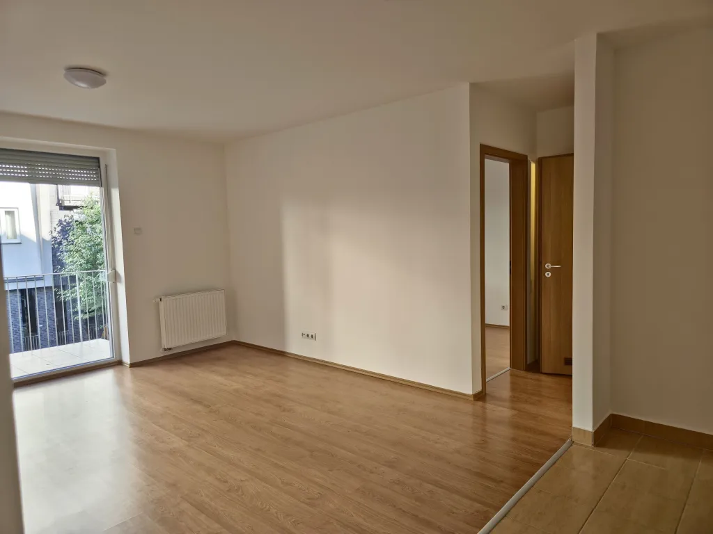 Unfurnished one bedroom apartment with private balcony, Budapeset District 13 Szent László út 41-43., HUF 250 000 monhtly